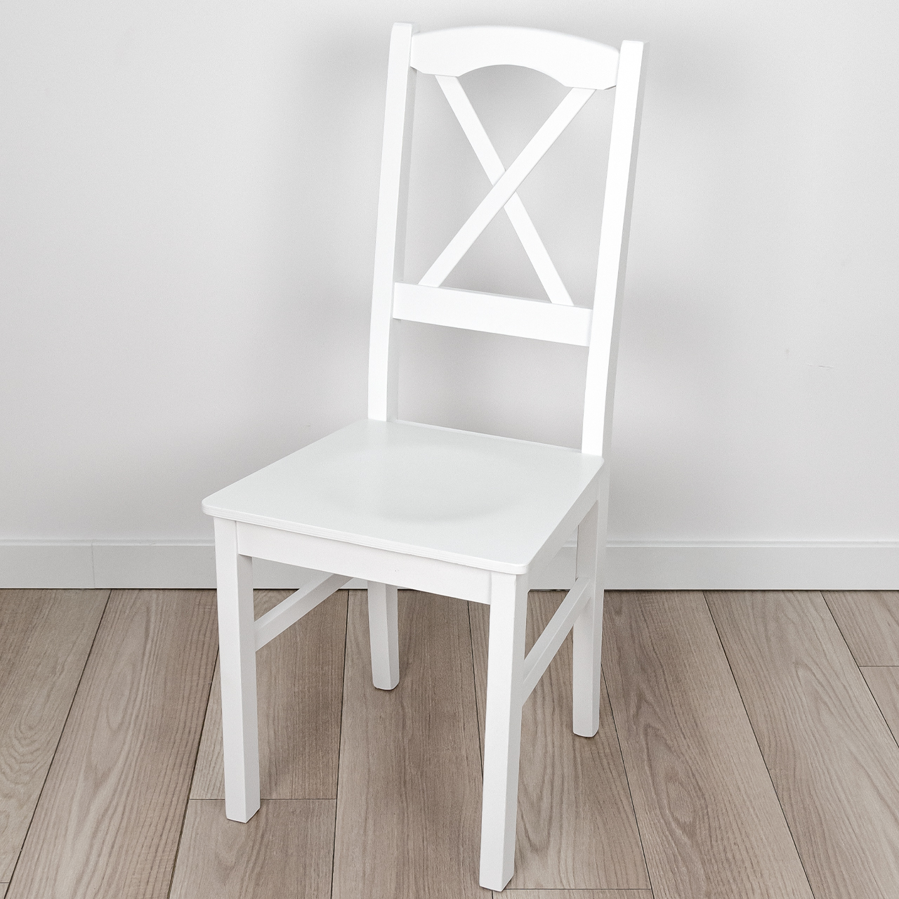 Białe nowoczesne krzesło DK20D